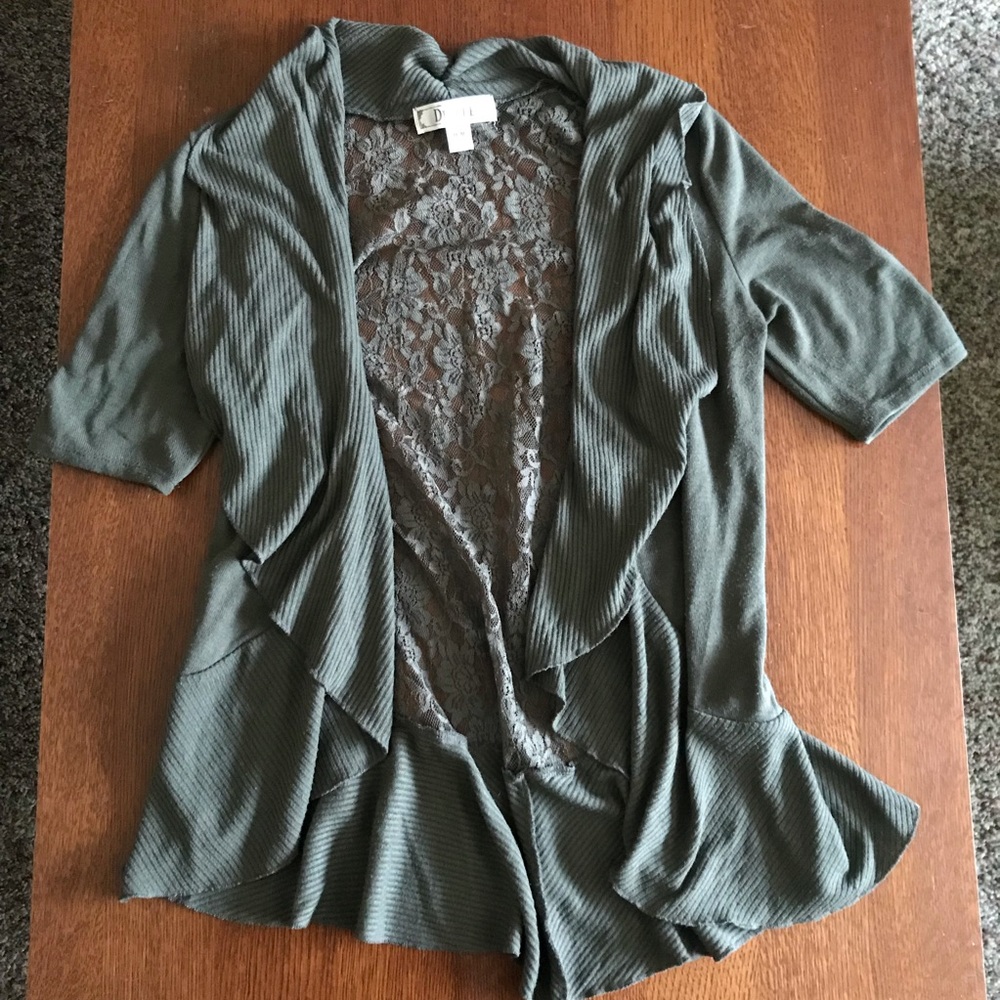 Short sleeved sweater w/ lace back